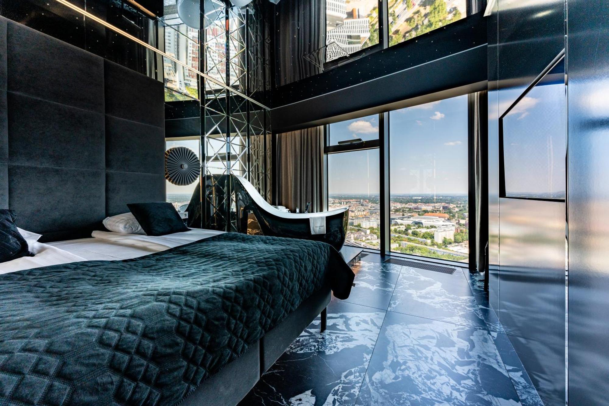 30Th+ Floor Apartments In Sky Tower Wroclaw Exterior photo