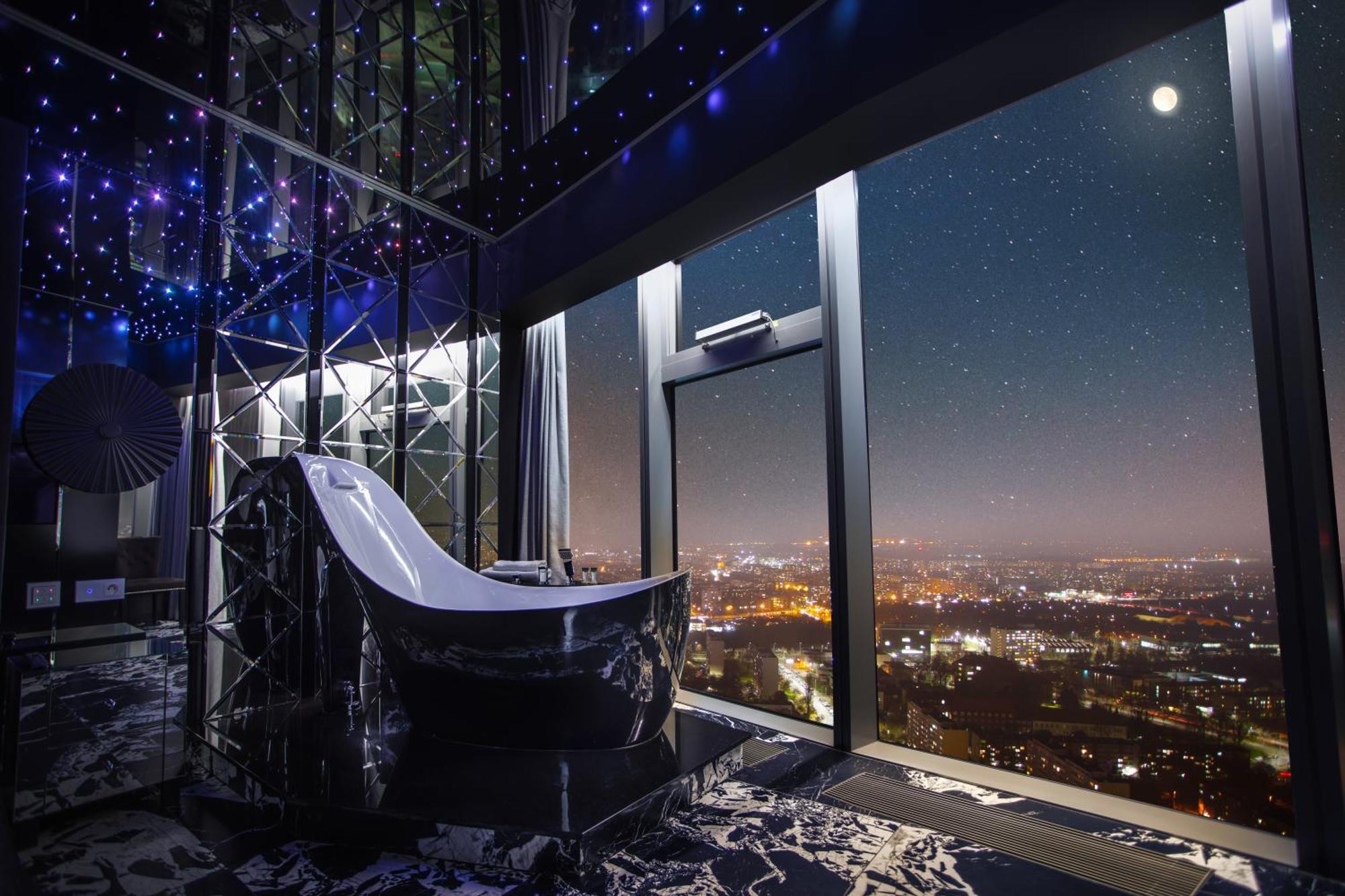 30Th+ Floor Apartments In Sky Tower Wroclaw Exterior photo